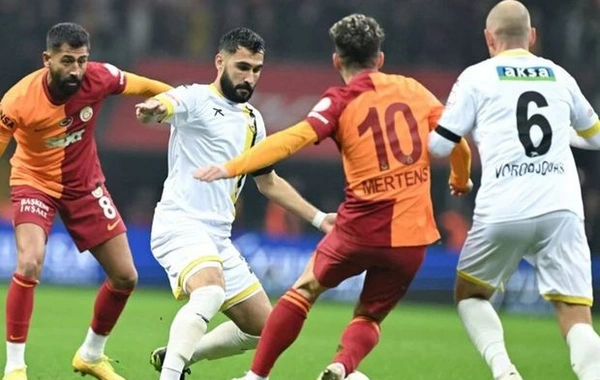 Турецкая Суперлига: "Галатасарай" победил аутсайдера и догнал "Фенербахче" - ВИДЕО